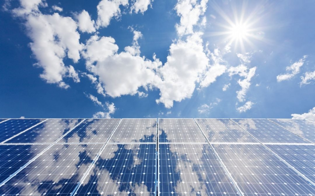 ¿Por qué instalar placas solares en tu casa o negocio?